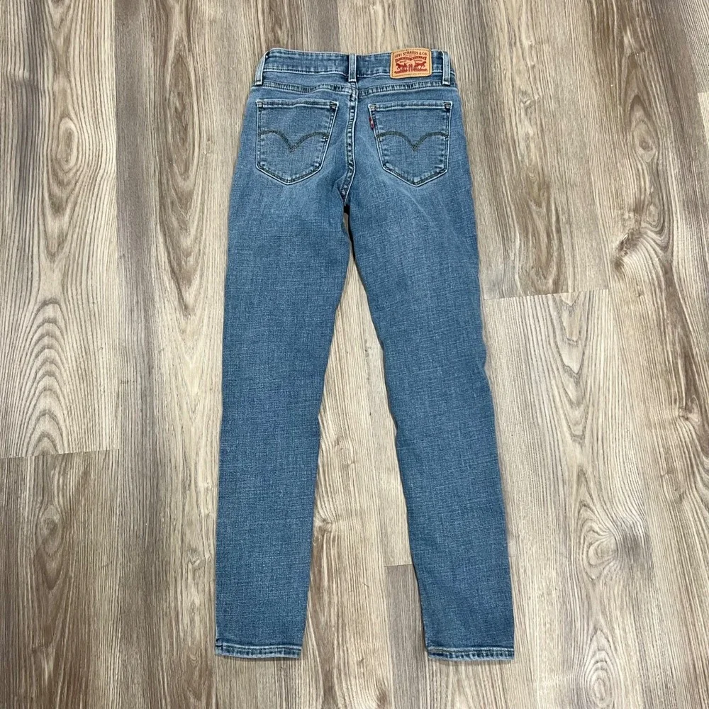 Levis levi 711